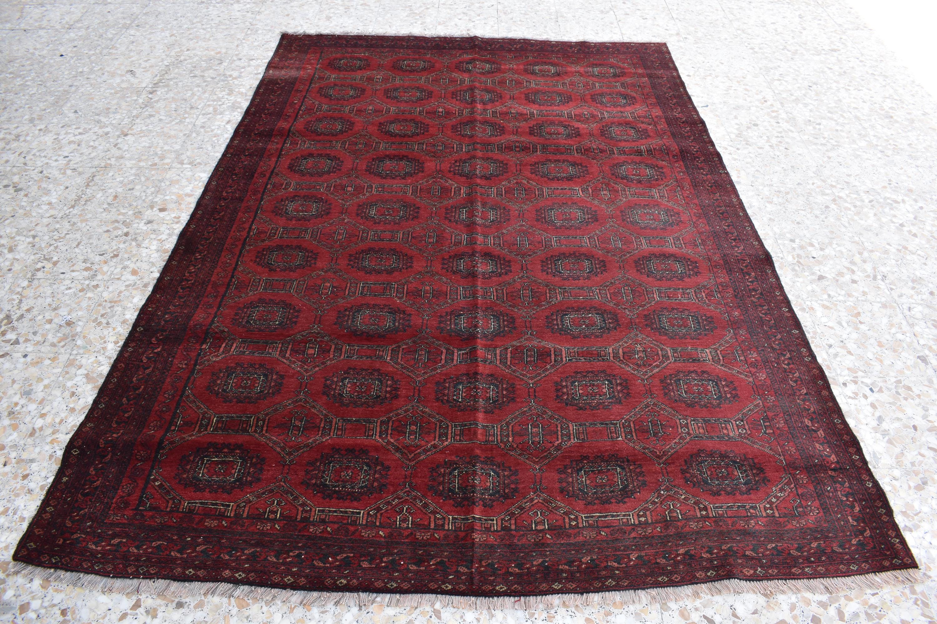 Vintage Wool Rug 8.10 x 6.4 ft | Antique Handwoven Carpet | Traditional Tribal Design | Vintage Area Rug for Living Room or Dining Room.