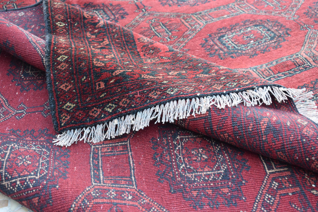 Vintage Wool Rug 8.10 x 6.4 ft | Antique Handwoven Carpet | Traditional Tribal Design | Vintage Area Rug for Living Room or Dining Room.