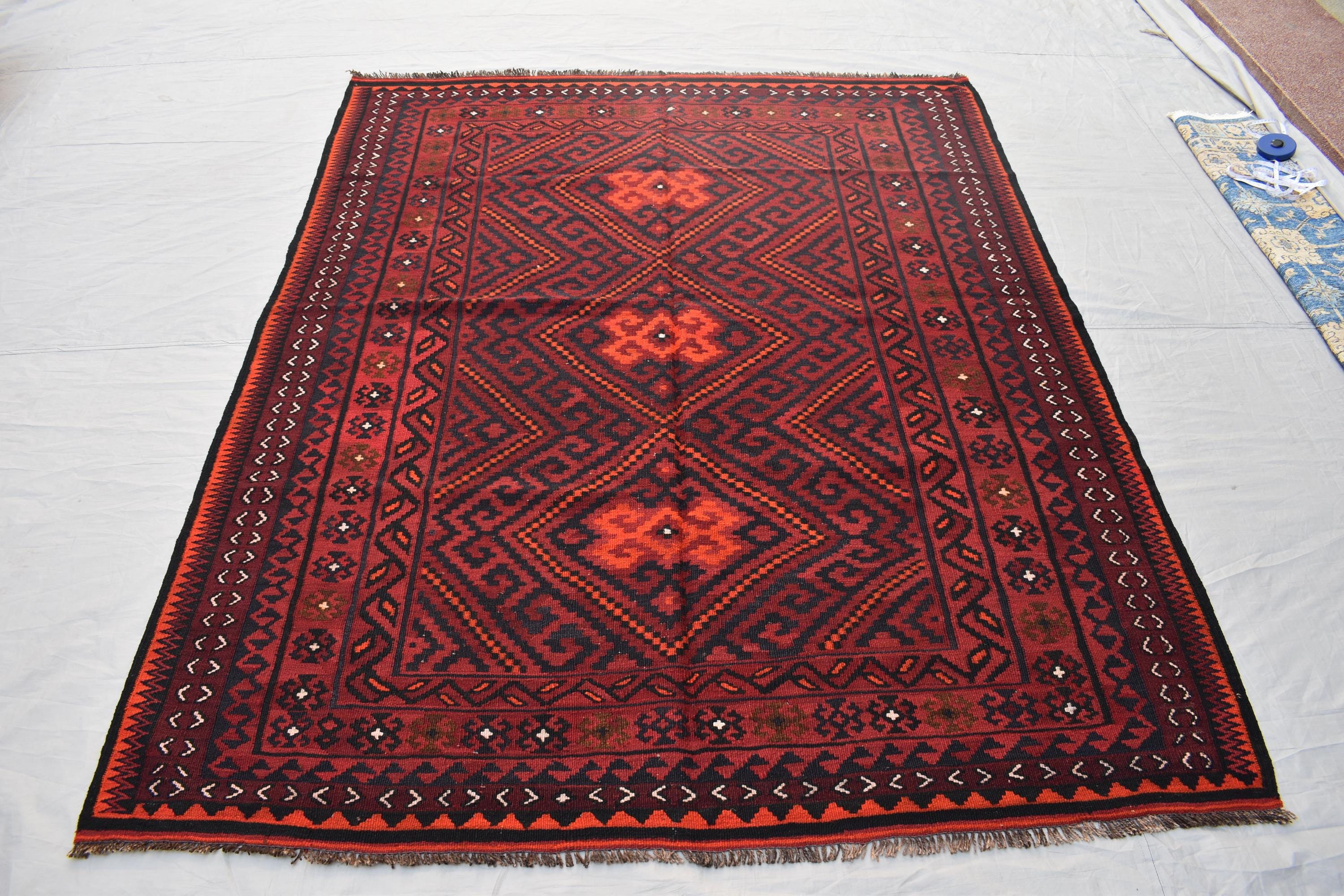 8.2 x 6.3 ft Authentic Vintage Kilim Rug Handwoven Traditional Turkish Kilim for Timeless Home Decor, Farmhouse Rug, Kitchen Rug