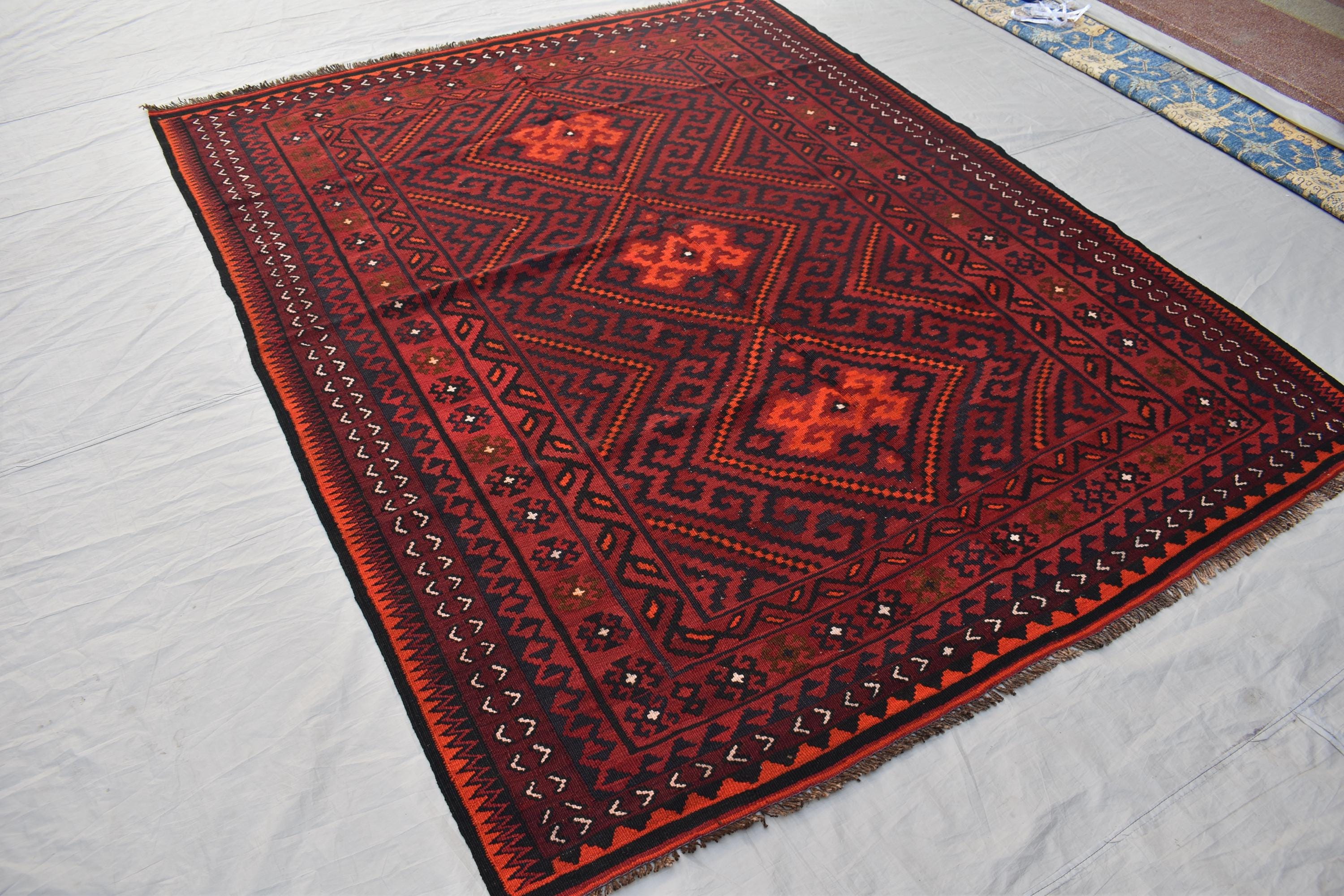 8.2 x 6.3 ft Authentic Vintage Kilim Rug Handwoven Traditional Turkish Kilim for Timeless Home Decor, Farmhouse Rug, Kitchen Rug