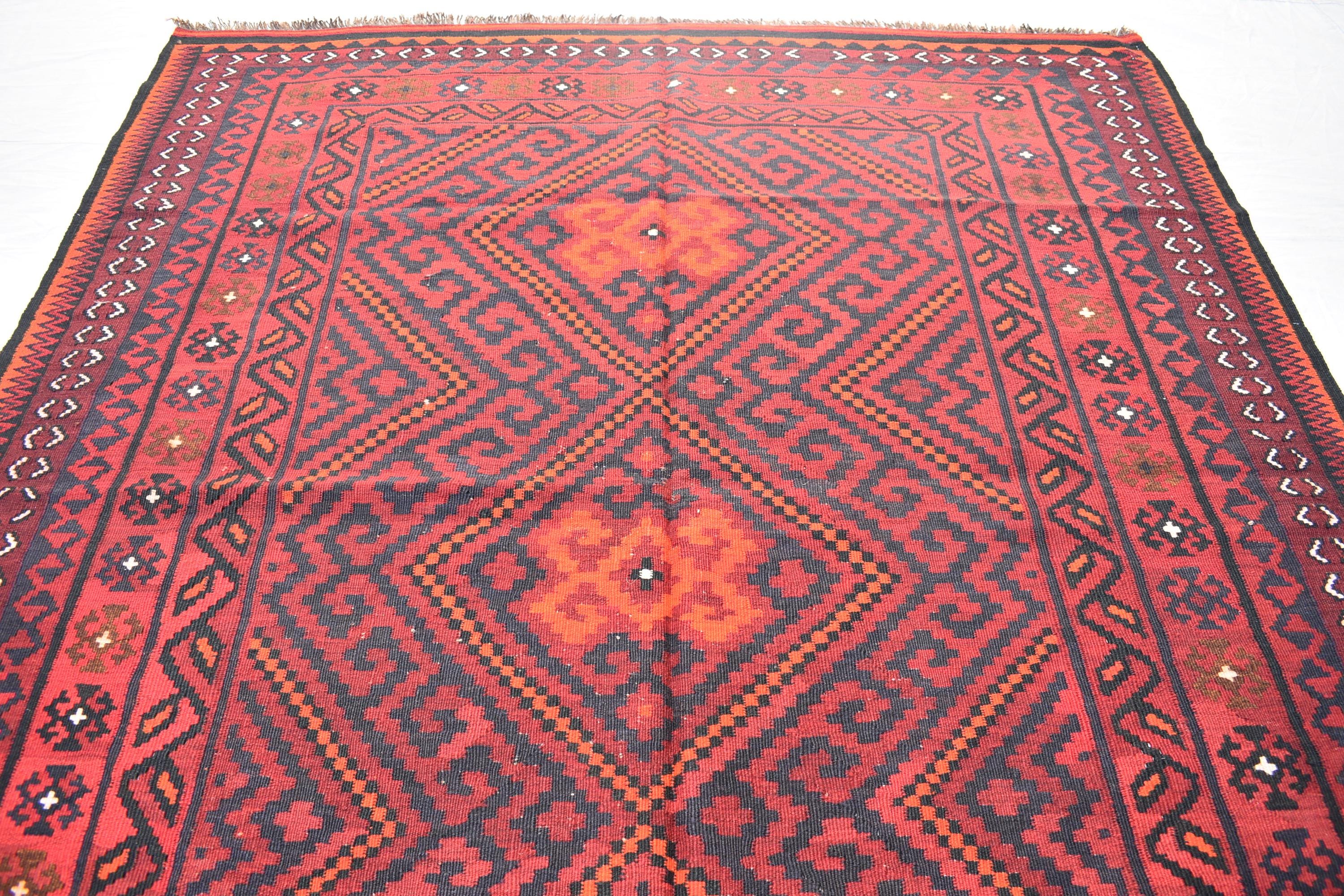 8.2 x 6.3 ft Authentic Vintage Kilim Rug Handwoven Traditional Turkish Kilim for Timeless Home Decor, Farmhouse Rug, Kitchen Rug