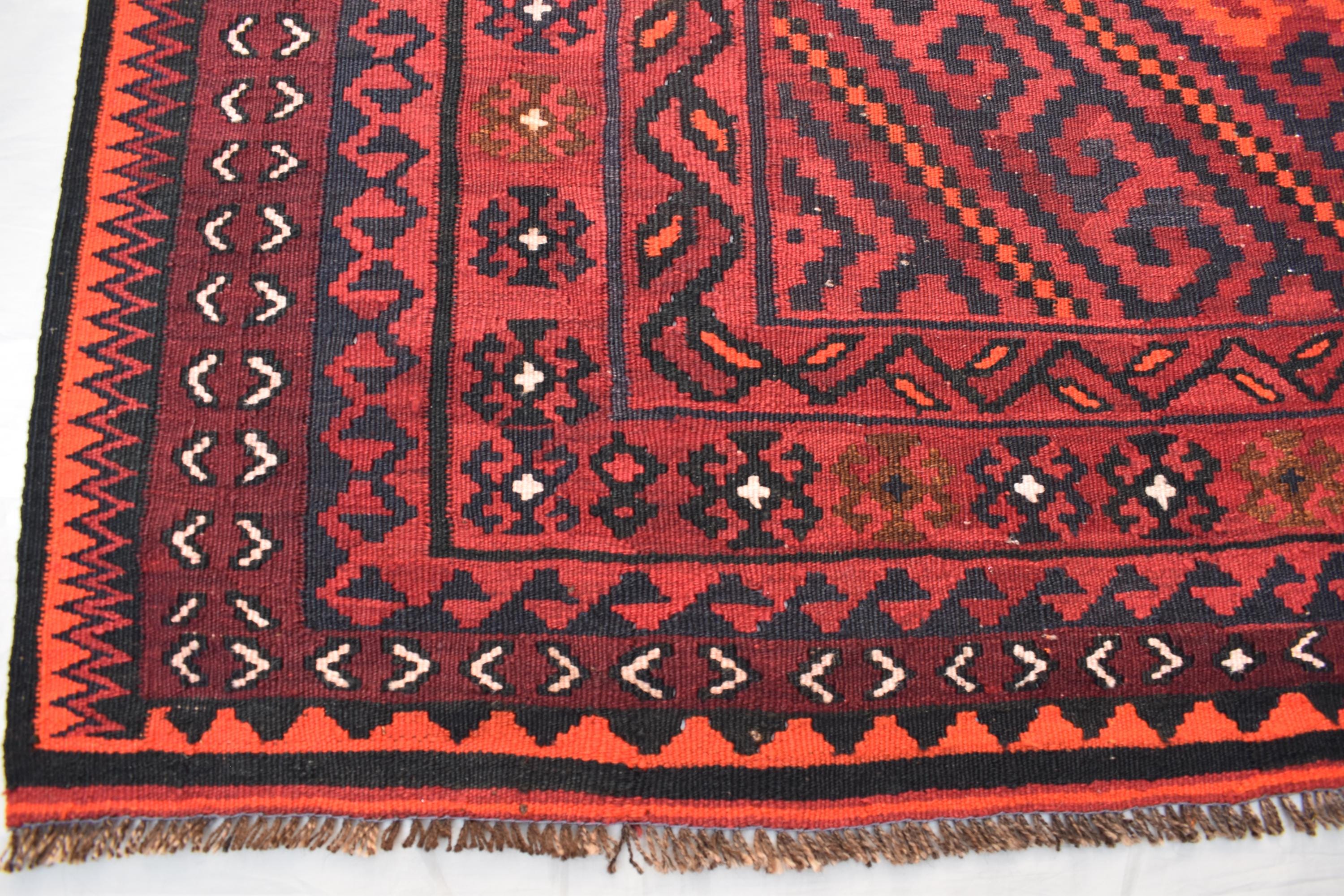 8.2 x 6.3 ft Authentic Vintage Kilim Rug Handwoven Traditional Turkish Kilim for Timeless Home Decor, Farmhouse Rug, Kitchen Rug