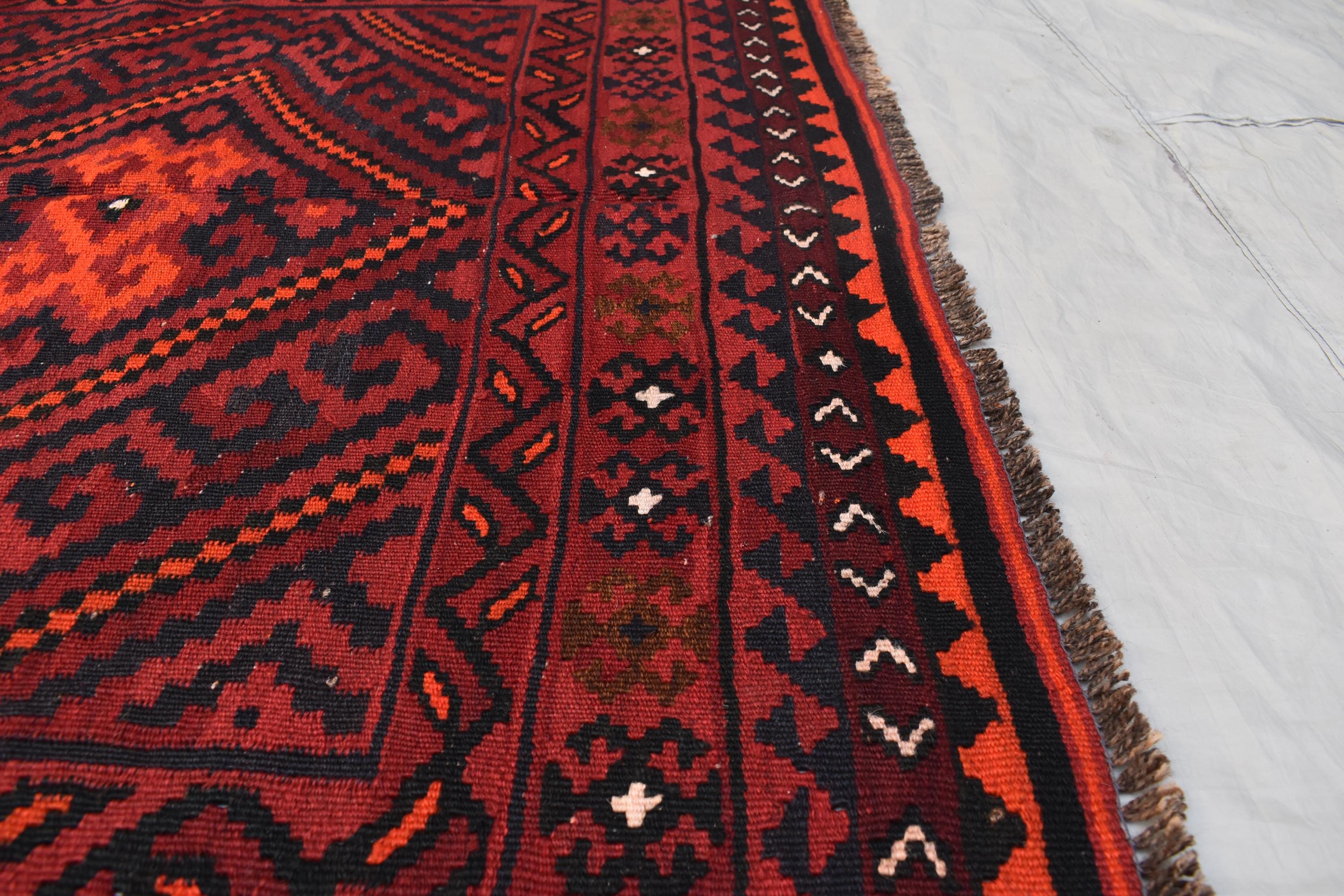 8.2 x 6.3 ft Authentic Vintage Kilim Rug Handwoven Traditional Turkish Kilim for Timeless Home Decor, Farmhouse Rug, Kitchen Rug