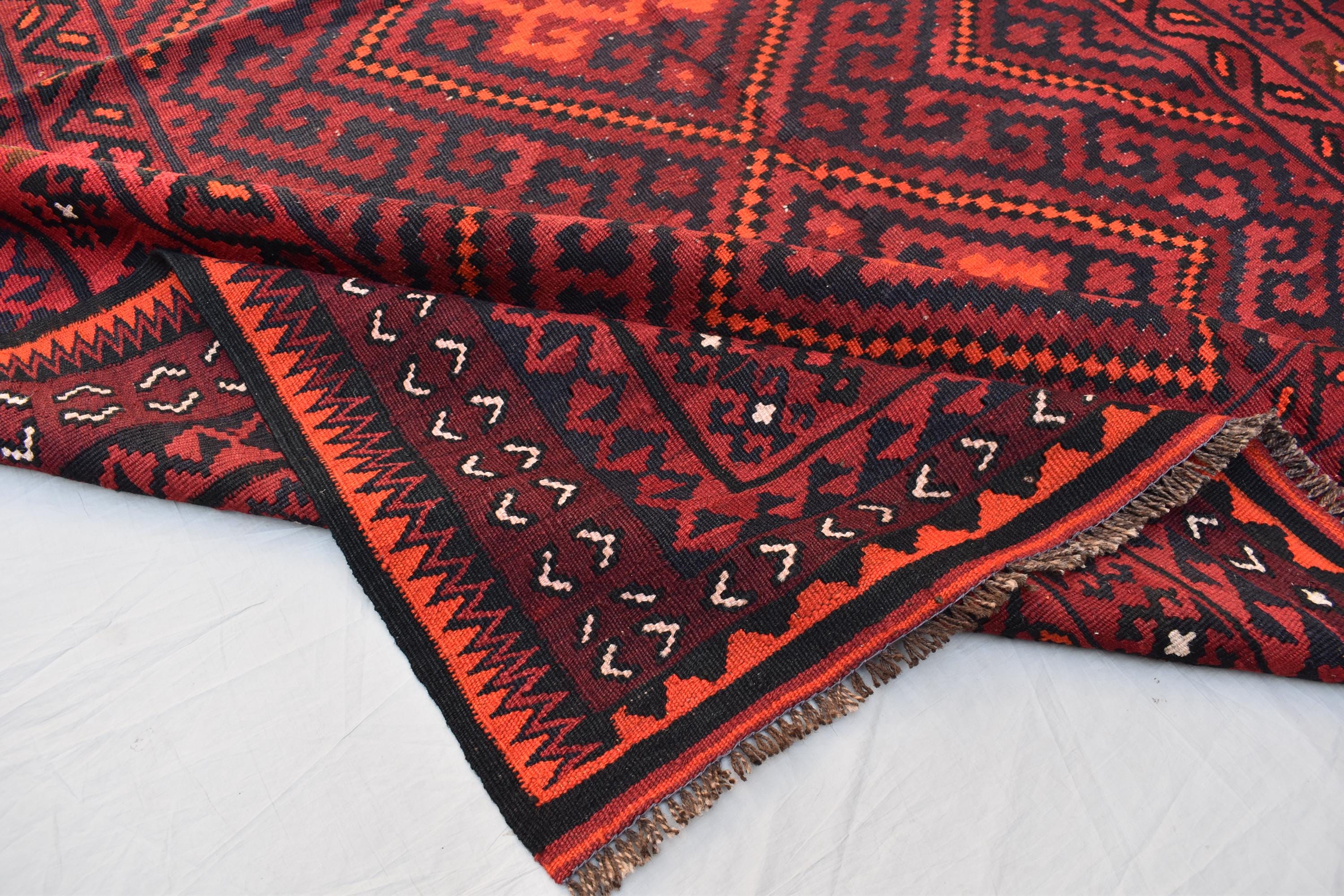 8.2 x 6.3 ft Authentic Vintage Kilim Rug Handwoven Traditional Turkish Kilim for Timeless Home Decor, Farmhouse Rug, Kitchen Rug