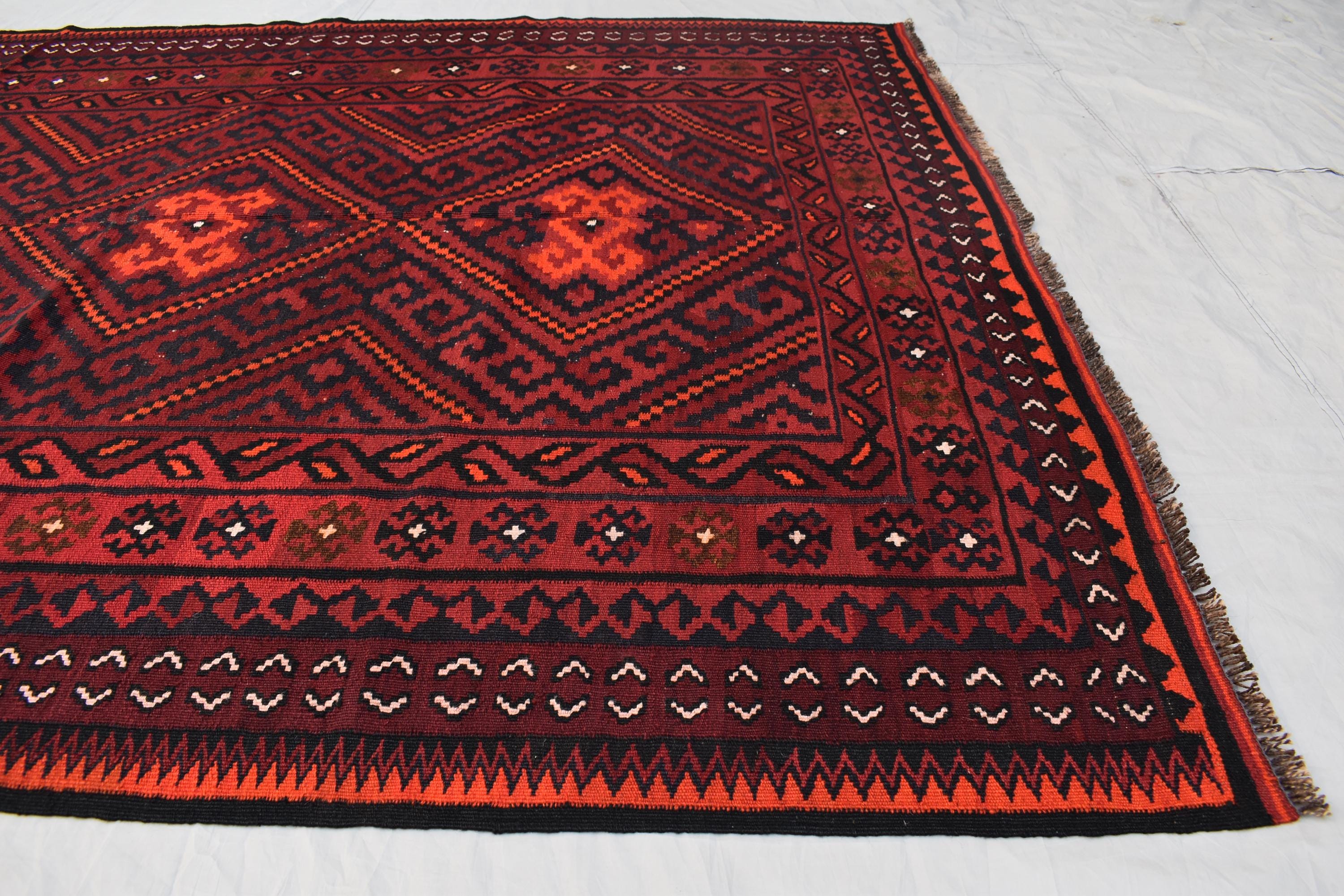 8.2 x 6.3 ft Authentic Vintage Kilim Rug Handwoven Traditional Turkish Kilim for Timeless Home Decor, Farmhouse Rug, Kitchen Rug