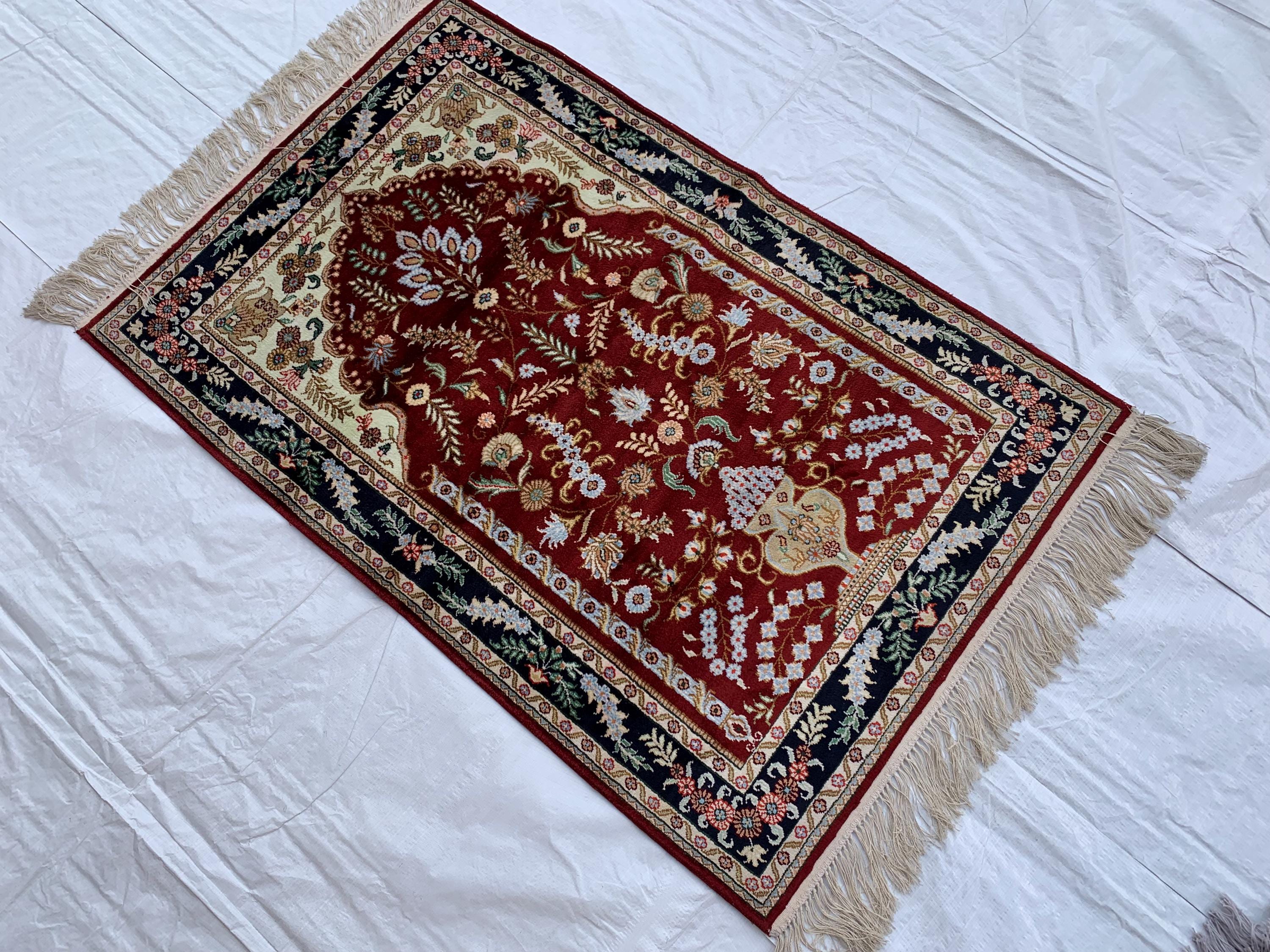 Handmade Silk Prayer Mat – 3.9 x 2.5 ft | Islamic Rug | Muslim Prayer Rug | Soft & Luxurious Sajjadah | Turkish Style Janamaz | Islamic Gift