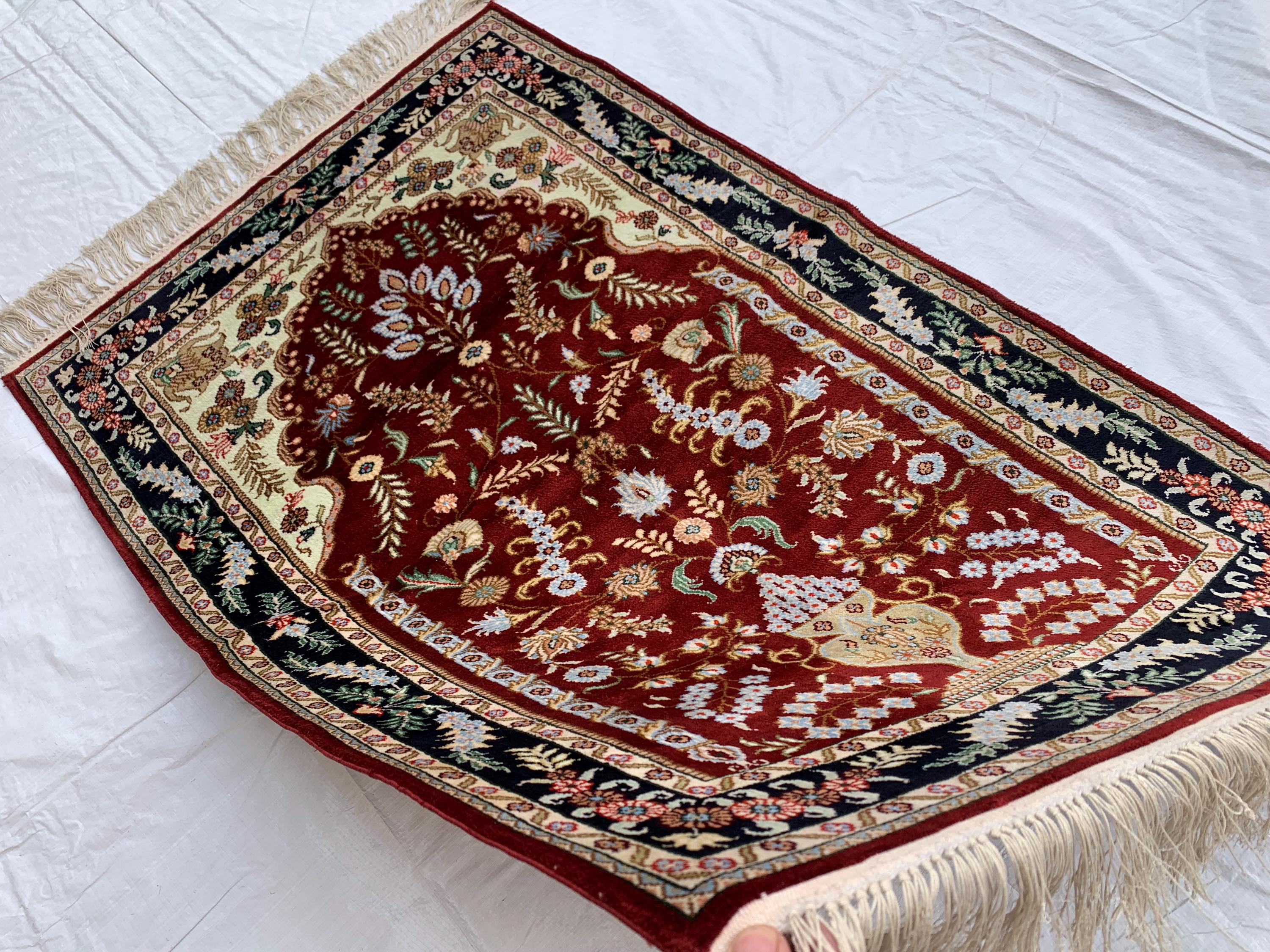 Handmade Silk Prayer Mat – 3.9 x 2.5 ft | Islamic Rug | Muslim Prayer Rug | Soft & Luxurious Sajjadah | Turkish Style Janamaz | Islamic Gift