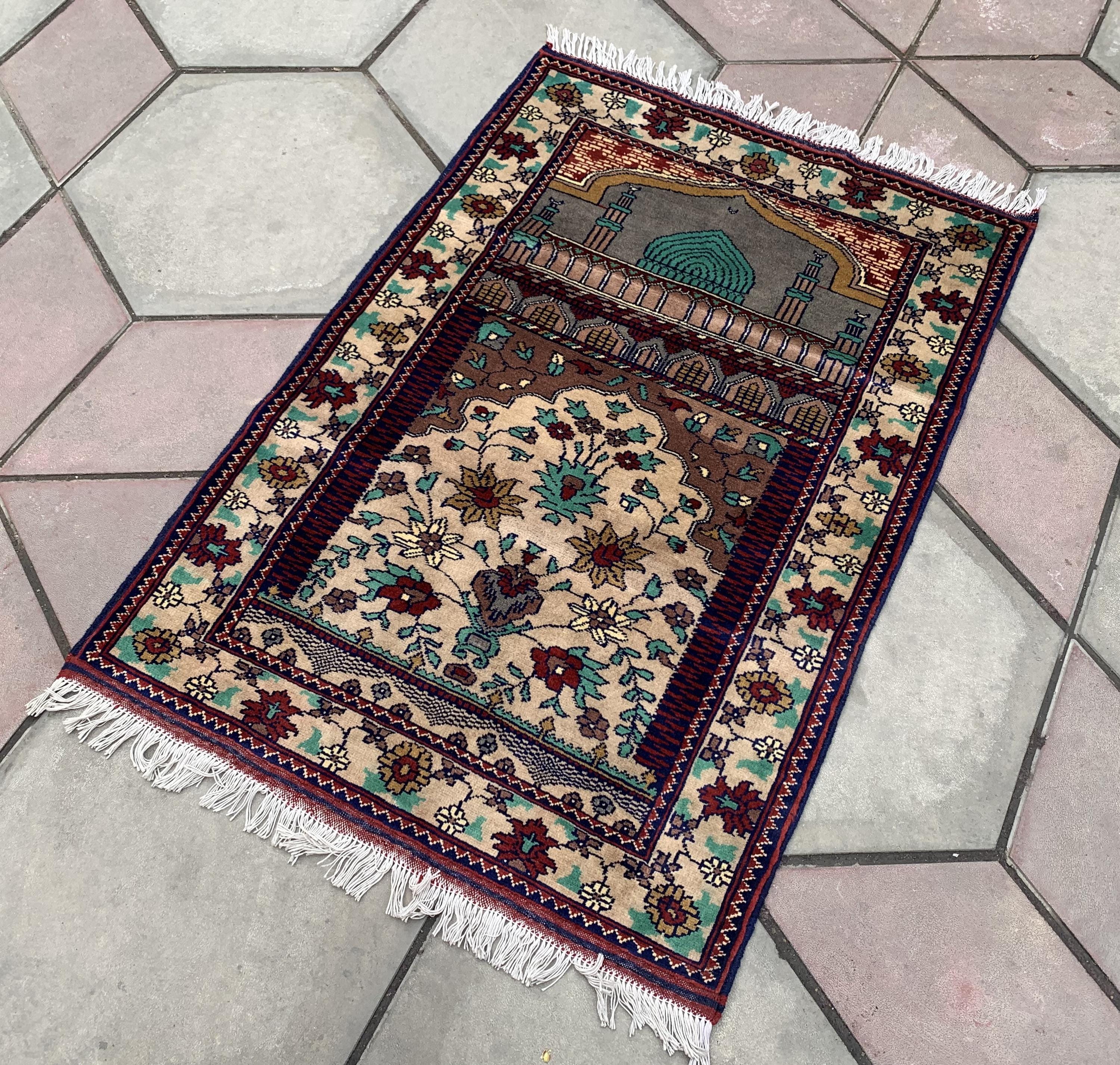 Hand-Knotted Prayer Mat 4.1x2.8 ft – Islamic Rug for Salah, Wool Muslim Prayer Rug, Ramadan Gift