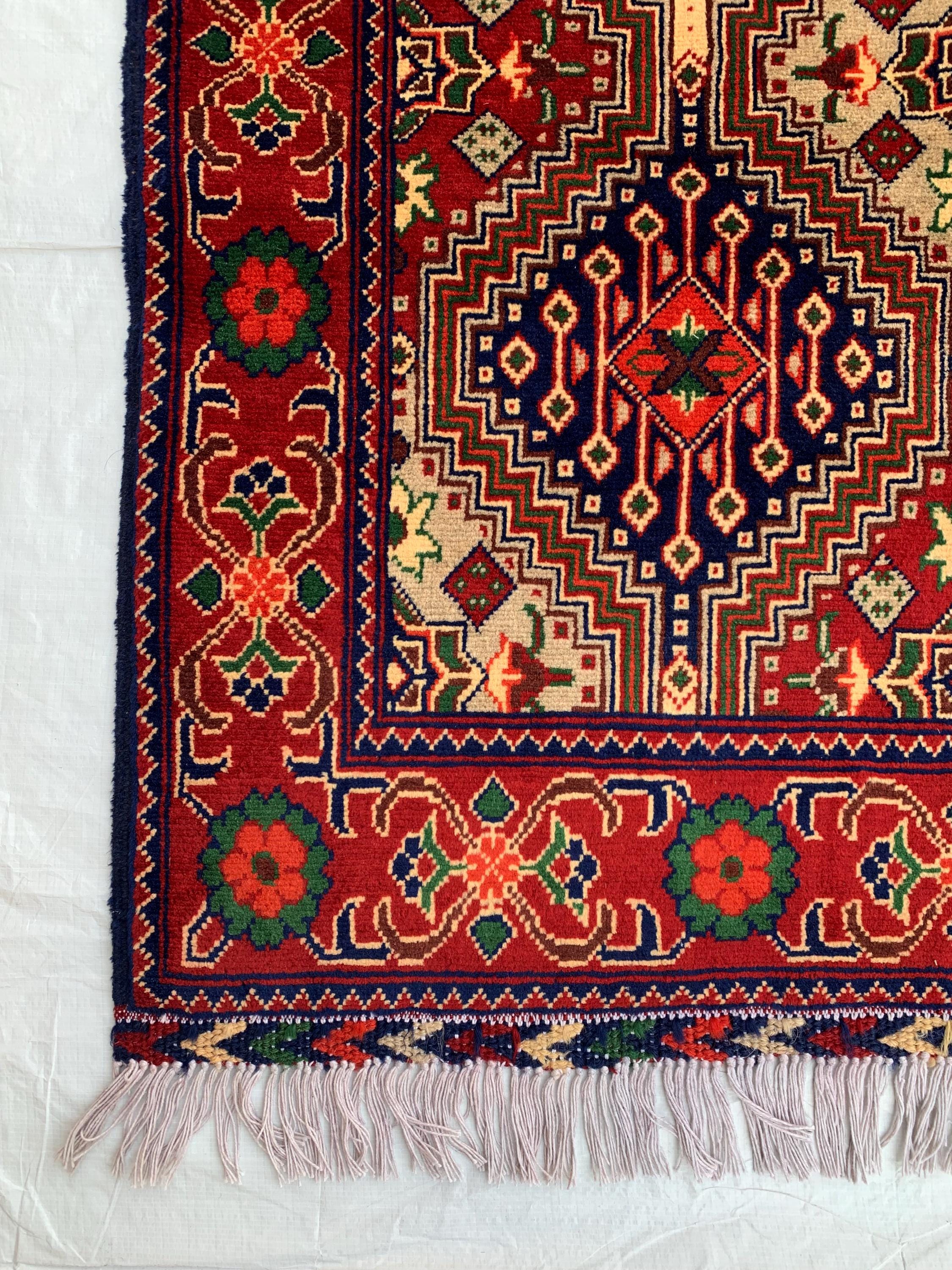 Handmade Yousafi Vibrant Colors 4.10x3.3 ft- Wool Area Rug with Floral Medallion Design, Perfect for Living Room, Bedroom, or Entryway Decor