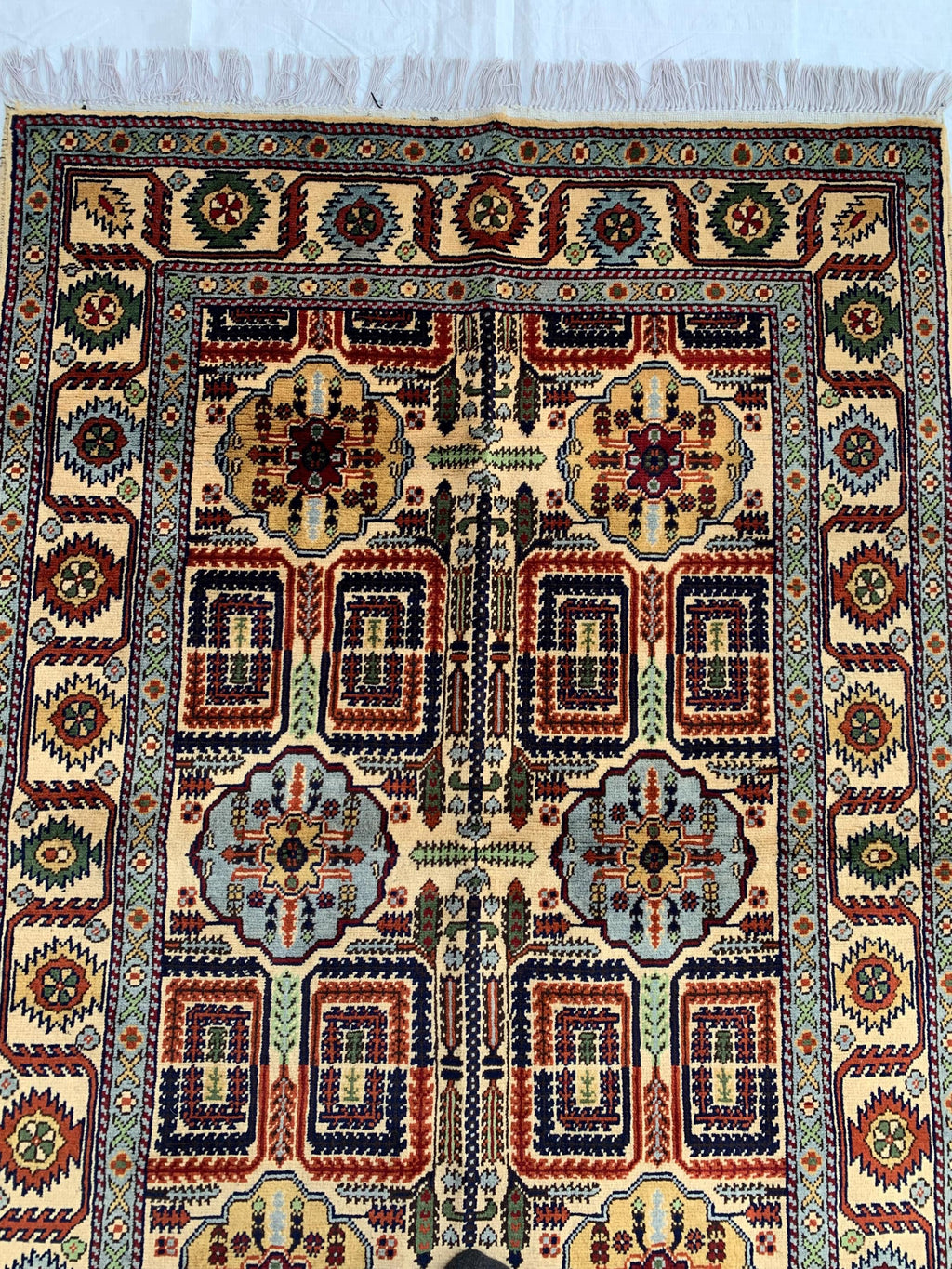 Handmade Persian Sarouk Rug - 5.2x3.4 ft - Wool Area Rug with Floral Medallion Design, Perfect for Living Room, Bedroom, or Entryway Decor