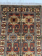 Handmade Persian Sarouk Rug - 5.2x3.4 ft - Wool Area Rug with Floral Medallion Design, Perfect for Living Room, Bedroom, or Entryway Decor