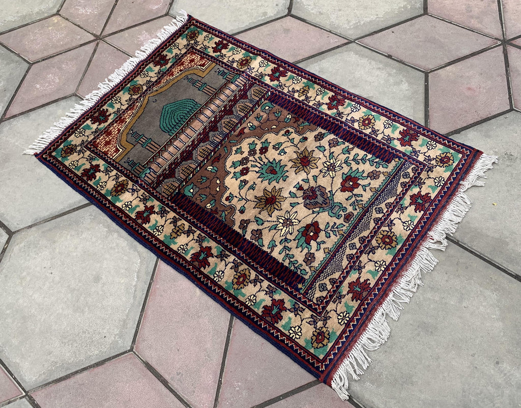 Hand-Knotted Prayer Mat 4.1x2.8 ft – Islamic Rug for Salah, Wool Muslim Prayer Rug, Ramadan Gift