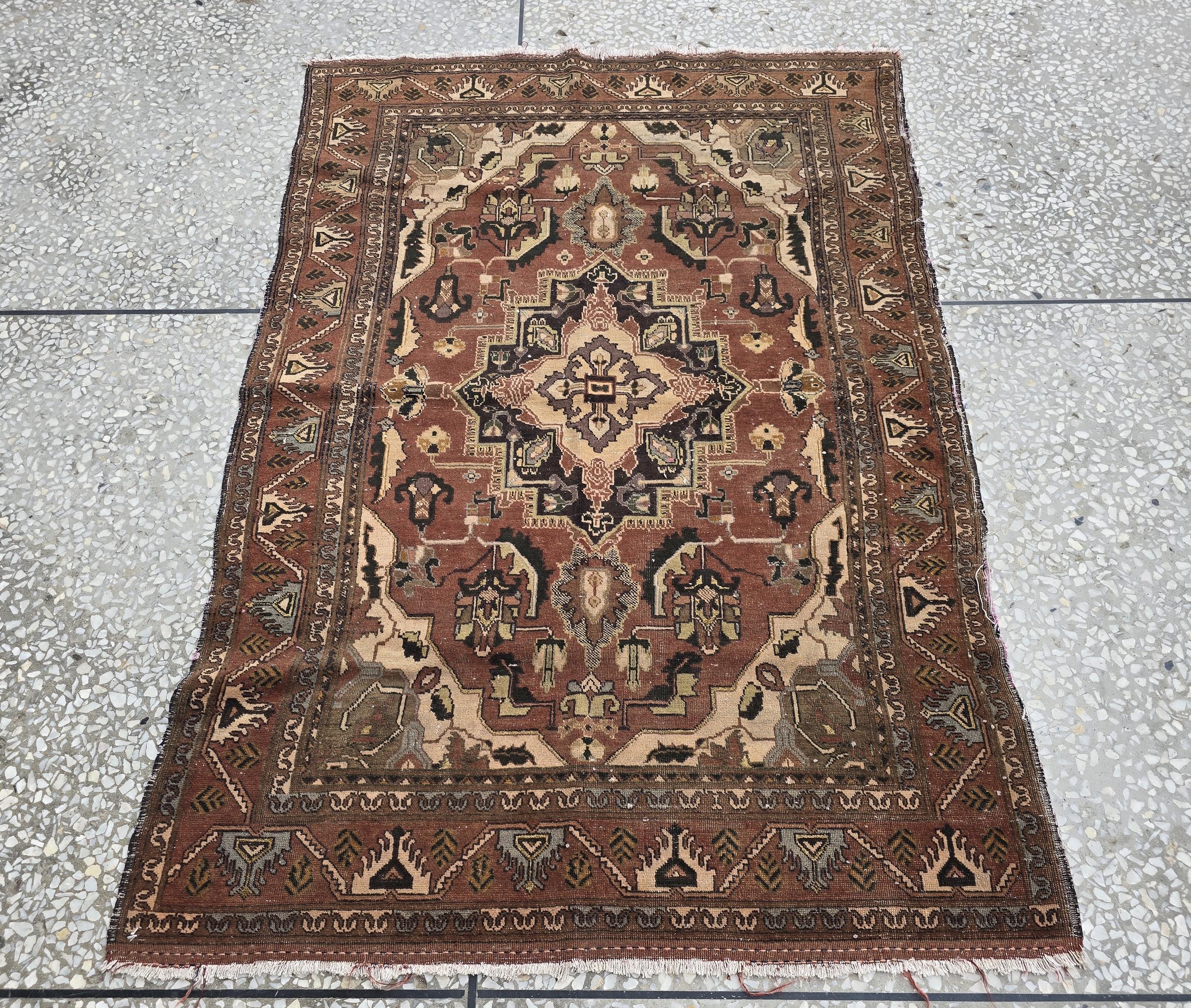 Vintage Heriz-Style Persian Rug – 5.3x3.5 ft – Handwoven Wool Rug in Rust, Beige & Black, Tribal Medallion Design, Boho Home Decor