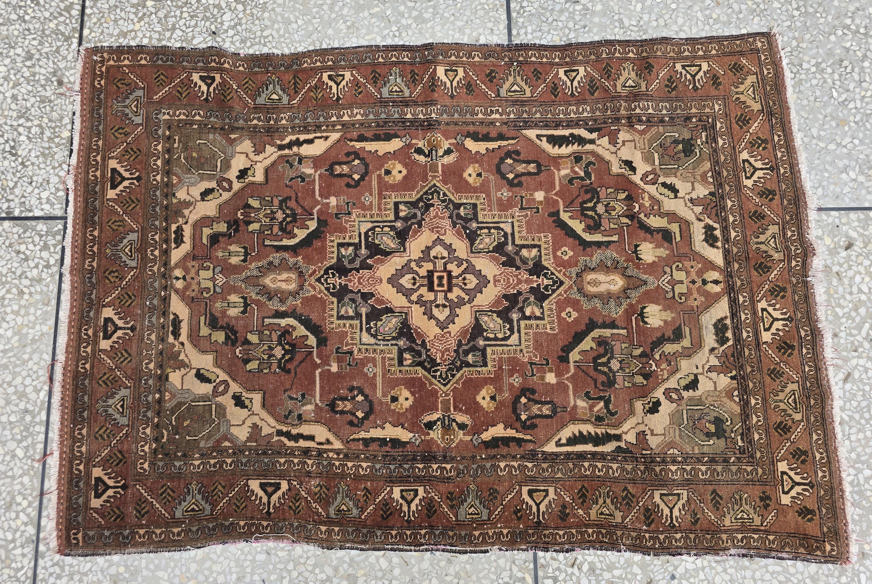 Vintage Heriz-Style Persian Rug – 5.3x3.5 ft – Handwoven Wool Rug in Rust, Beige & Black, Tribal Medallion Design, Boho Home Decor