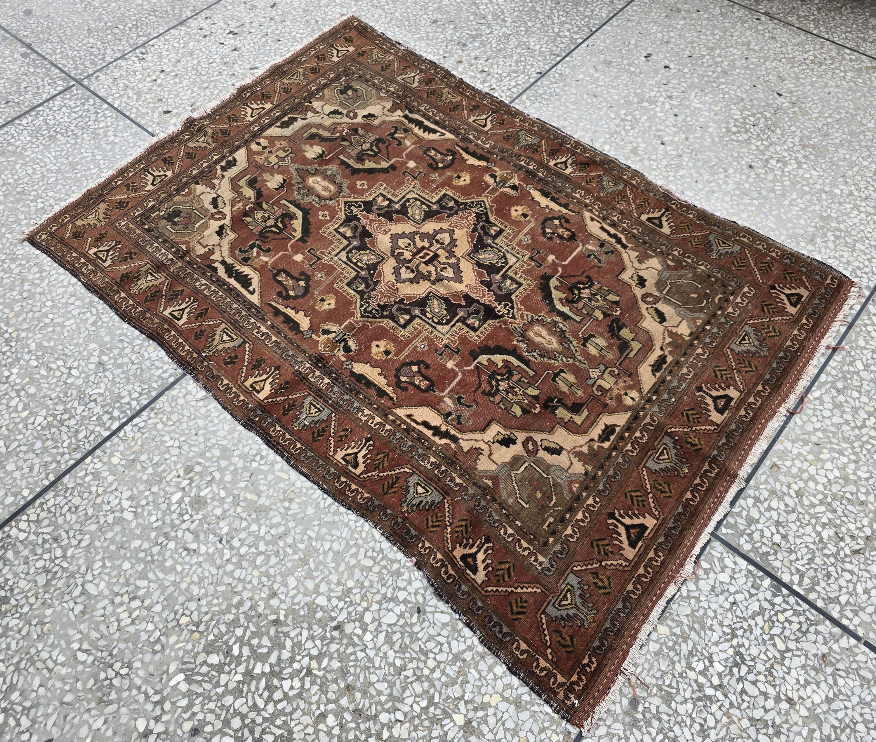 Vintage Heriz-Style Persian Rug – 5.3x3.5 ft – Handwoven Wool Rug in Rust, Beige & Black, Tribal Medallion Design, Boho Home Decor