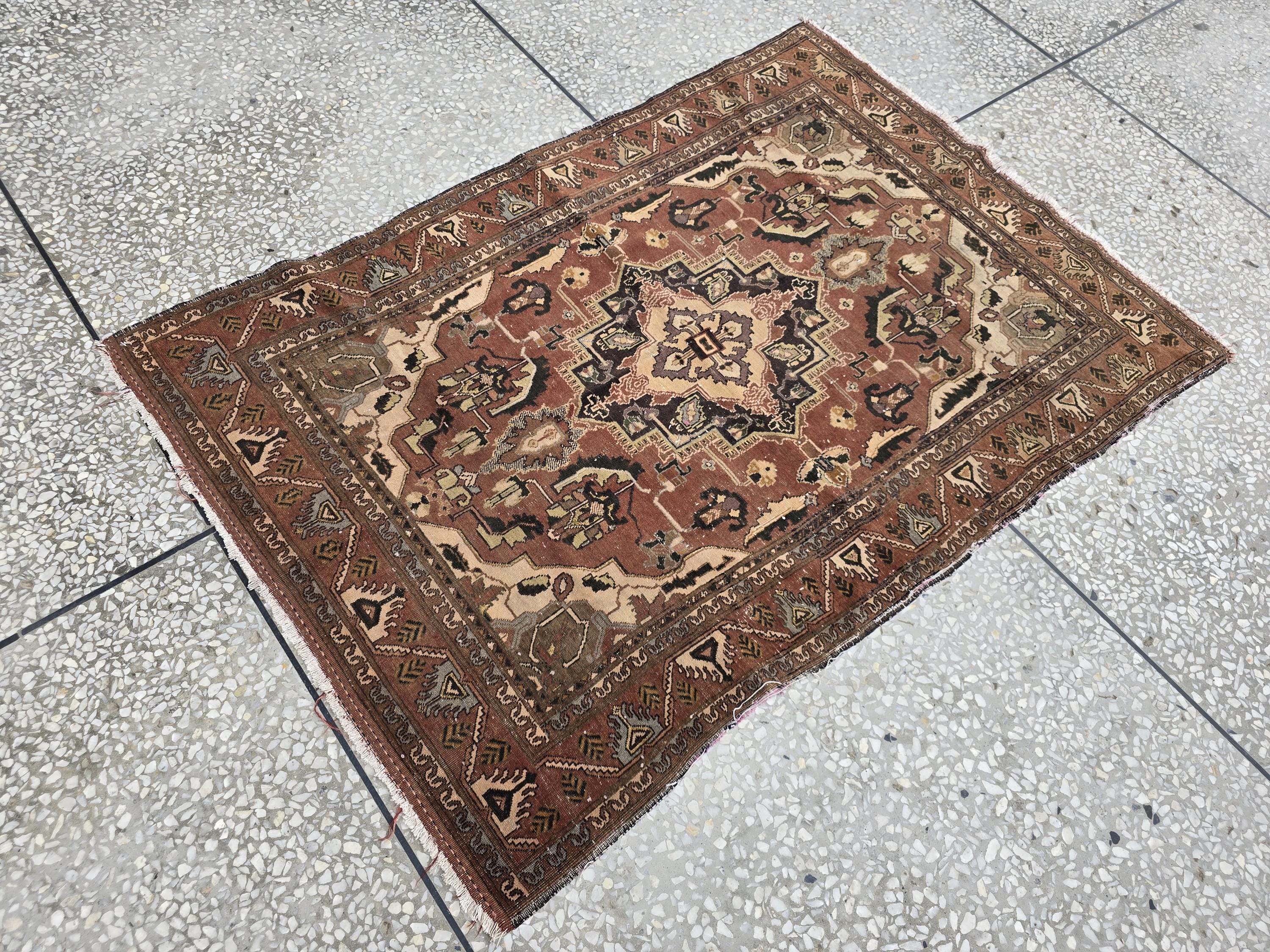 Vintage Heriz-Style Persian Rug – 5.3x3.5 ft – Handwoven Wool Rug in Rust, Beige & Black, Tribal Medallion Design, Boho Home Decor