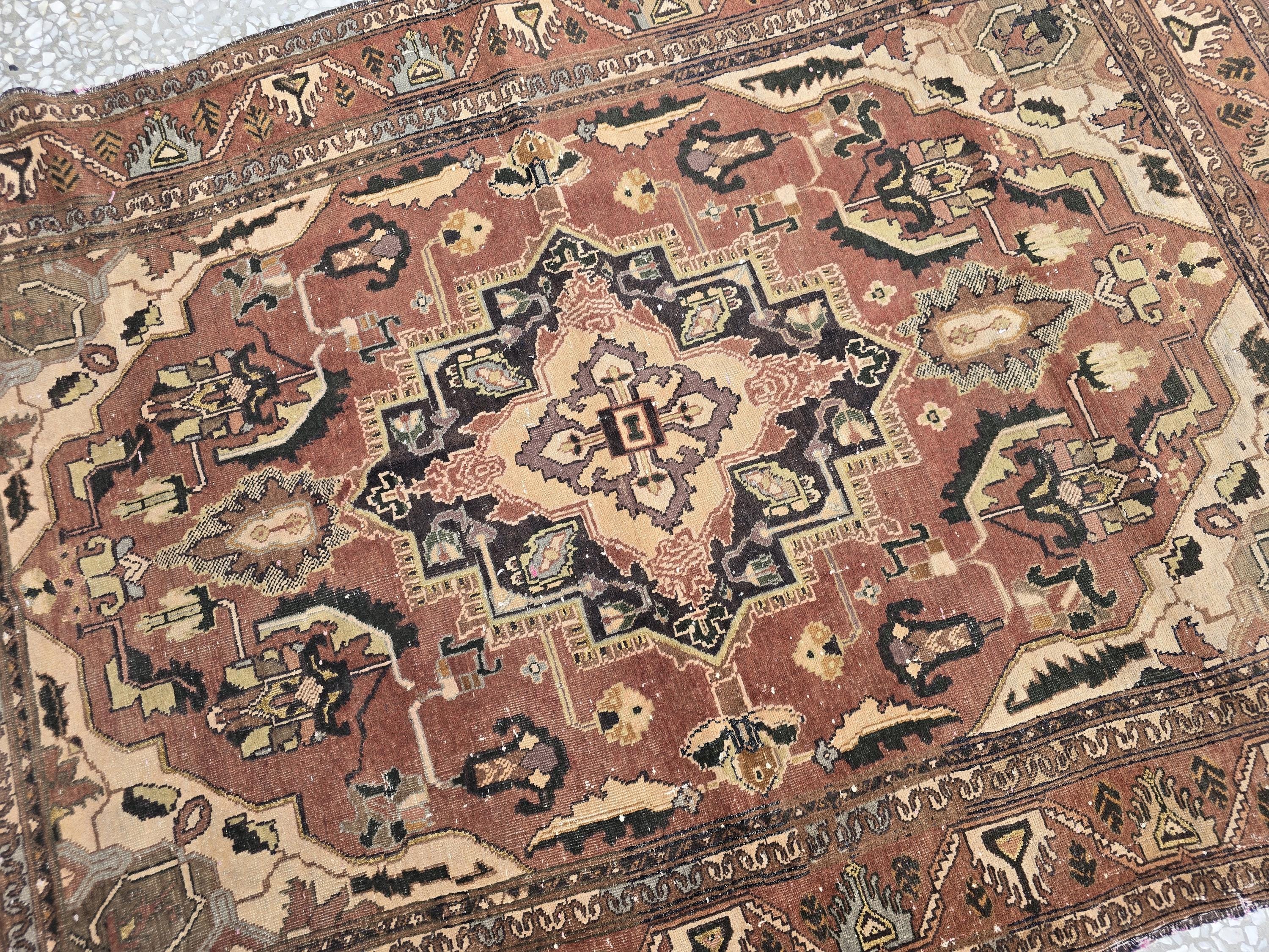Vintage Heriz-Style Persian Rug – 5.3x3.5 ft – Handwoven Wool Rug in Rust, Beige & Black, Tribal Medallion Design, Boho Home Decor