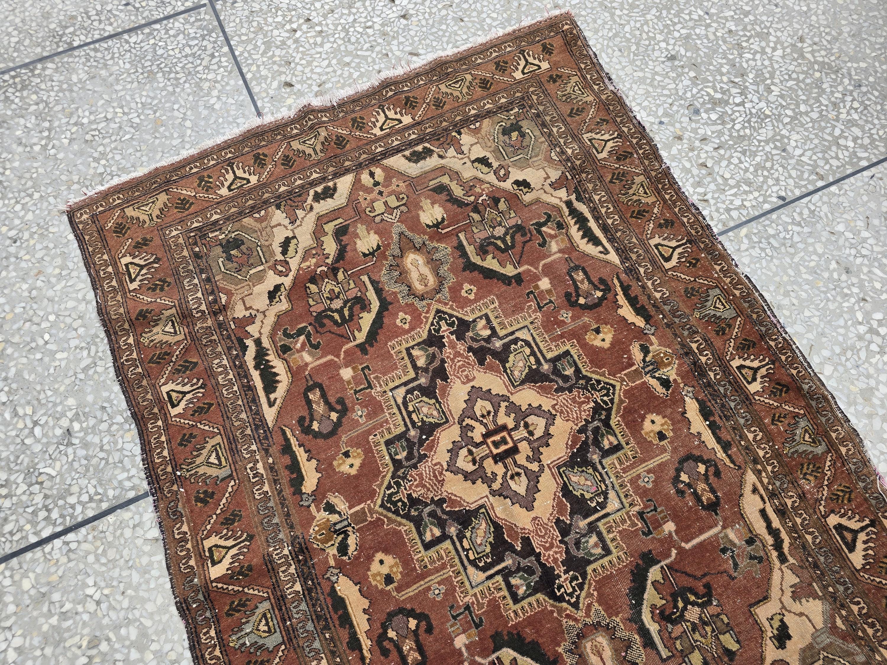 Vintage Heriz-Style Persian Rug – 5.3x3.5 ft – Handwoven Wool Rug in Rust, Beige & Black, Tribal Medallion Design, Boho Home Decor