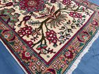 Vintage Hand-Knotted Wool Rug – Floral Medallion Oriental Design (3.3 x 4.9 ft)