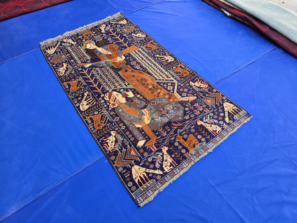 Decorative Tribal Area Rug with Romeo juliet Figure Motif – 3'6" x 6'5 ft - Boho Home Decor
