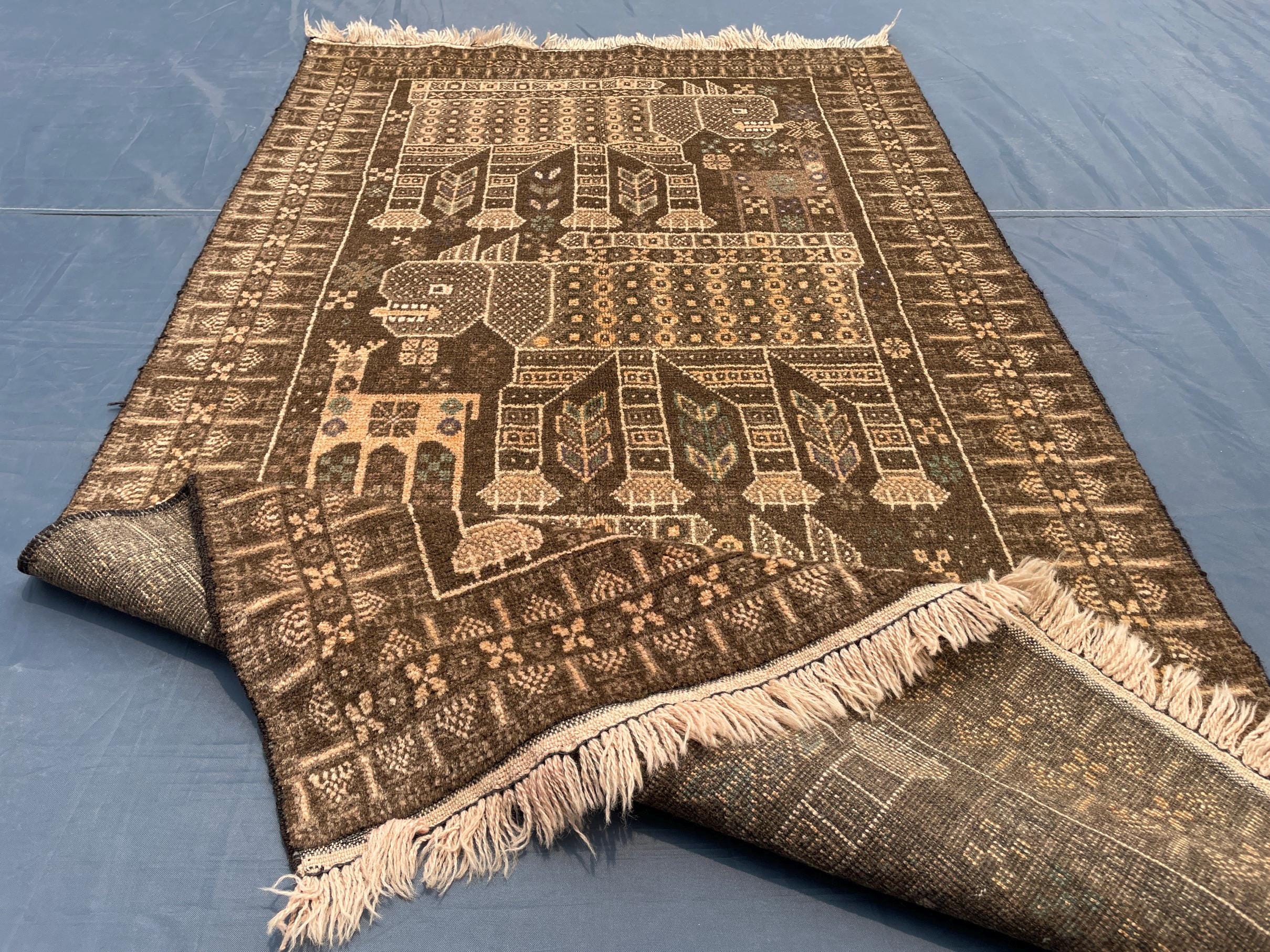Vintage Pictorial Baluchi Handmade Wool Tribal Carpet - Rug for Living Room - 3x5 ft